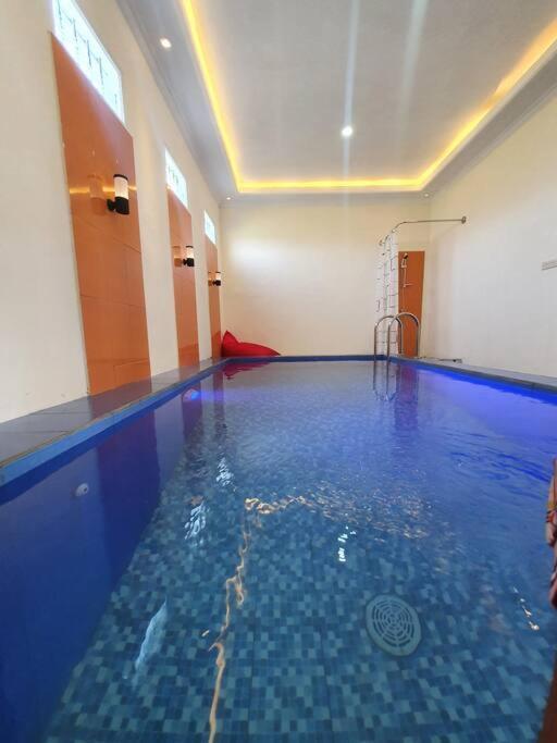Kayz Villa Batu Dengan Kolam Renang Pribadi Εξωτερικό φωτογραφία